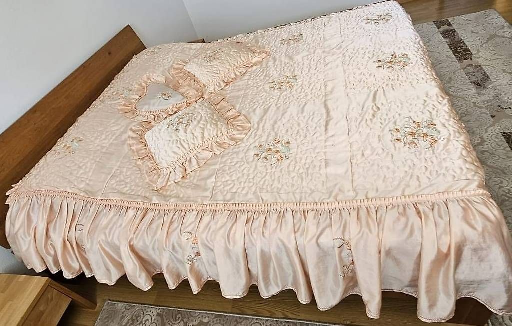 Tutte le decorazioni: Bettüberwurf glänzend – Usato da Suhr venduto da Tina111 1
