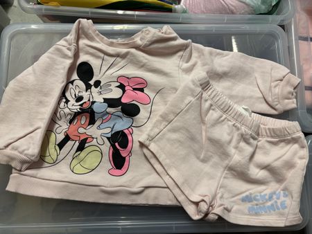Süsses Sommer Set: Mickey Mouse Pullover & Shorts, Gr. 92/98
