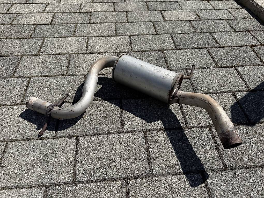 Volkswagen Sistemi di scarico: Golf 6 GTI Mittelschalldämpfer Attrappe – Usato da Wallisellen venduto da Z0C
