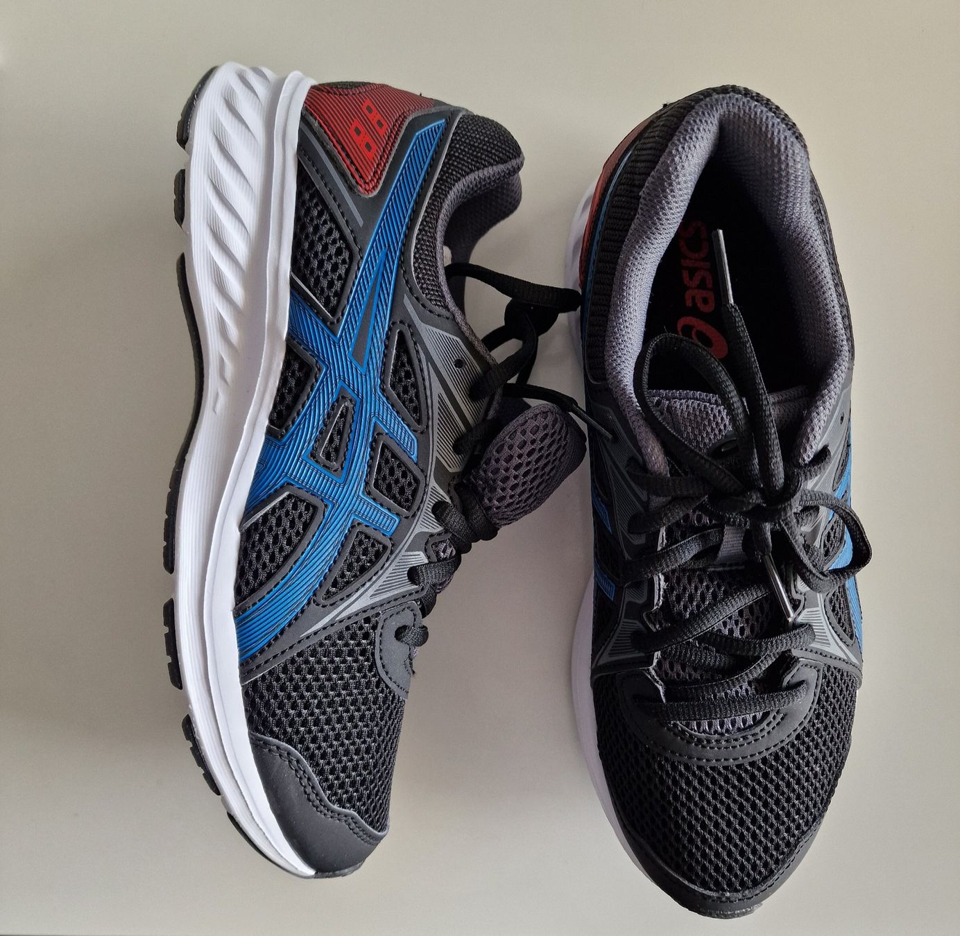 Asics Chaussures garçon: Asics Laufschuhe Gr.39 Neu – Neuf avec emballage d'origine à Solothurn par Legolas15