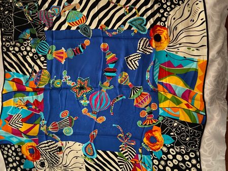 Foulard Louis FERAUD soie neuf dans l'emballage d'origine