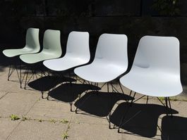 5 Stühle | Sitzfläche Weiss & Dunkelgrün | Stuhlbeine Metall