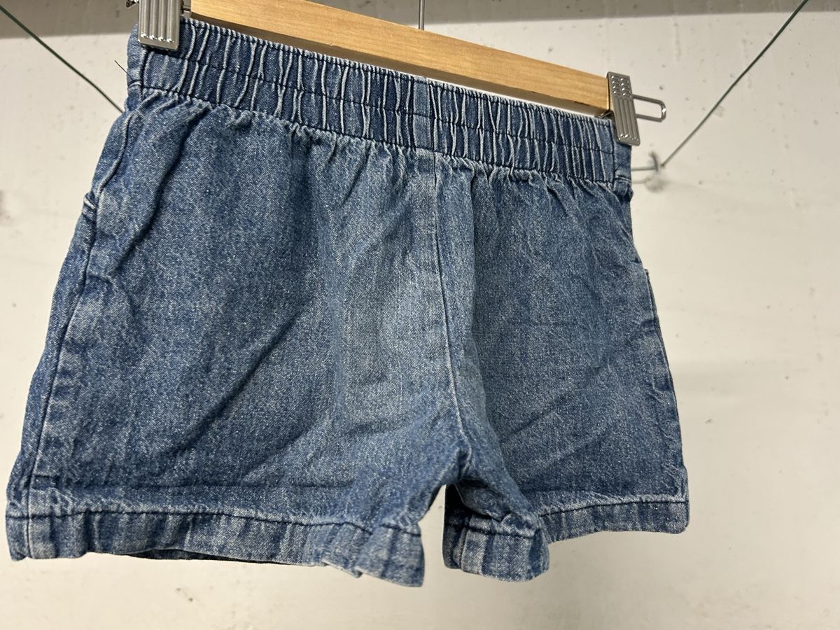 Pantalons: Jeansshorts Gr. 122 – D'occasion à Ipsach par Rena-b 1