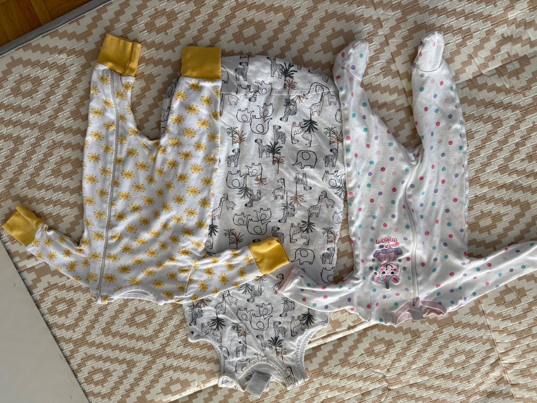 Pyjamas & Ähnliches: Set 2x Schlafanzug Schlafsack 62/68 – Gebraucht aus Würenlos von Style_lounge 1