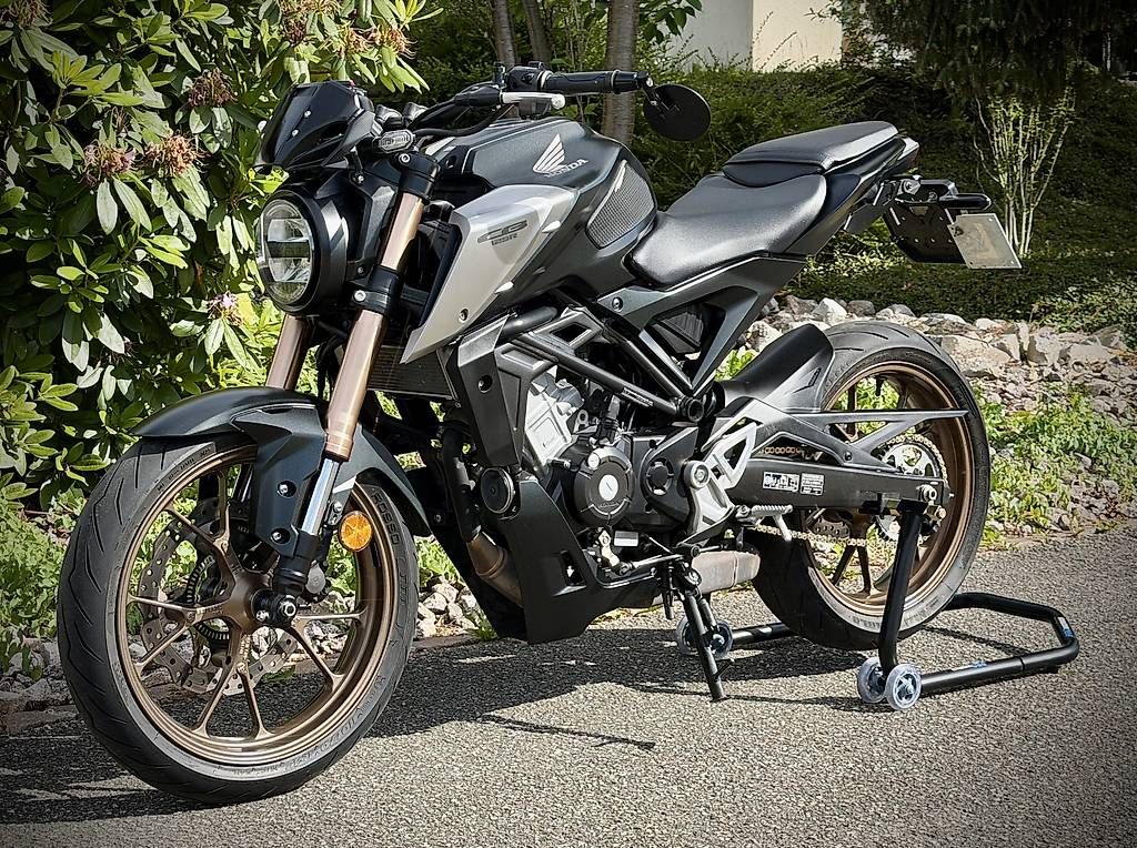 Honda Strada: Honda CB 125 R 11kW – Usato da Däniken SO venduto da spidi55