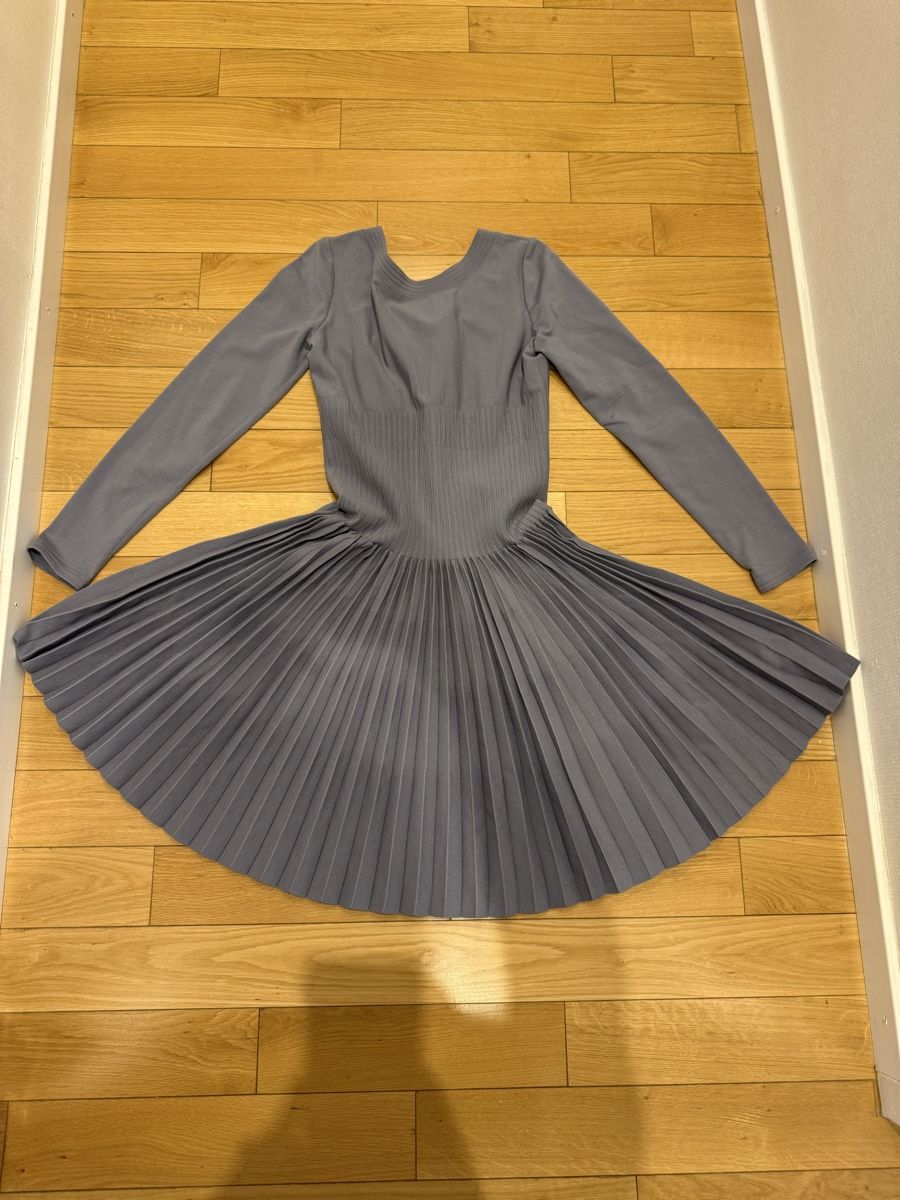 Alaia Vestiti: Robe Alaïa Paris plissée gris taille 40 – Usato da La Croix-de-Rozon venduto da ben_9qlz 2
