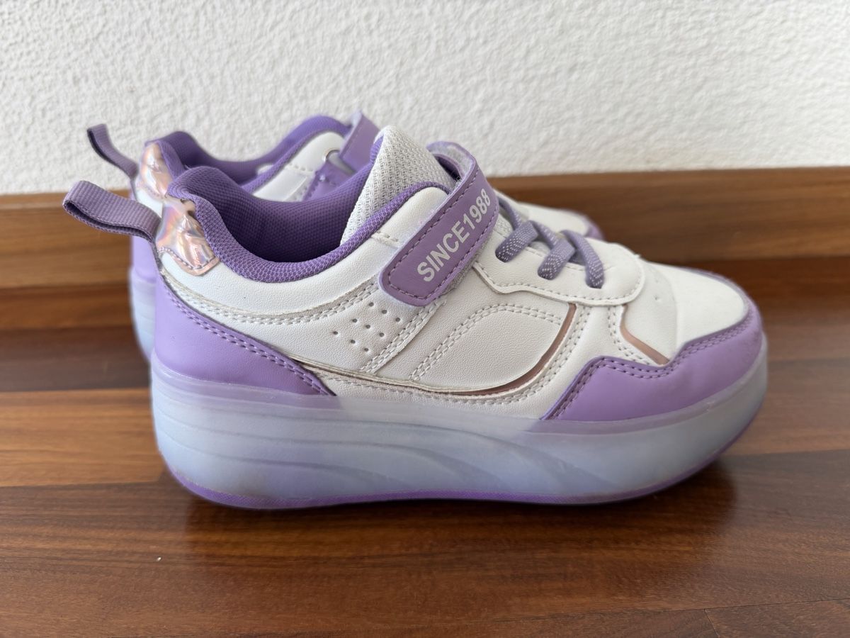 Scarpe per ragazze: Turnschuhe mit Rollen Gr. 34 – Usato da Glattpark(Opfikon) venduto da Glatt19 1