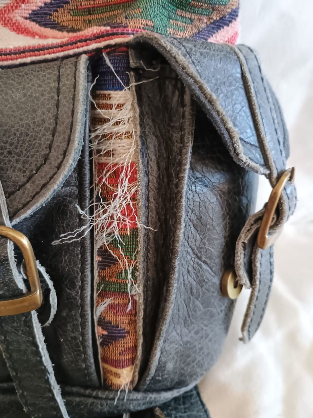 Zaini: Lederrucksack mit Stickoptik – Usato da Zürich venduto da Averandomage 2