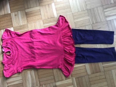 Kleid mit Rüschen + Leggins Grösse 116/122 - Porto 3.40