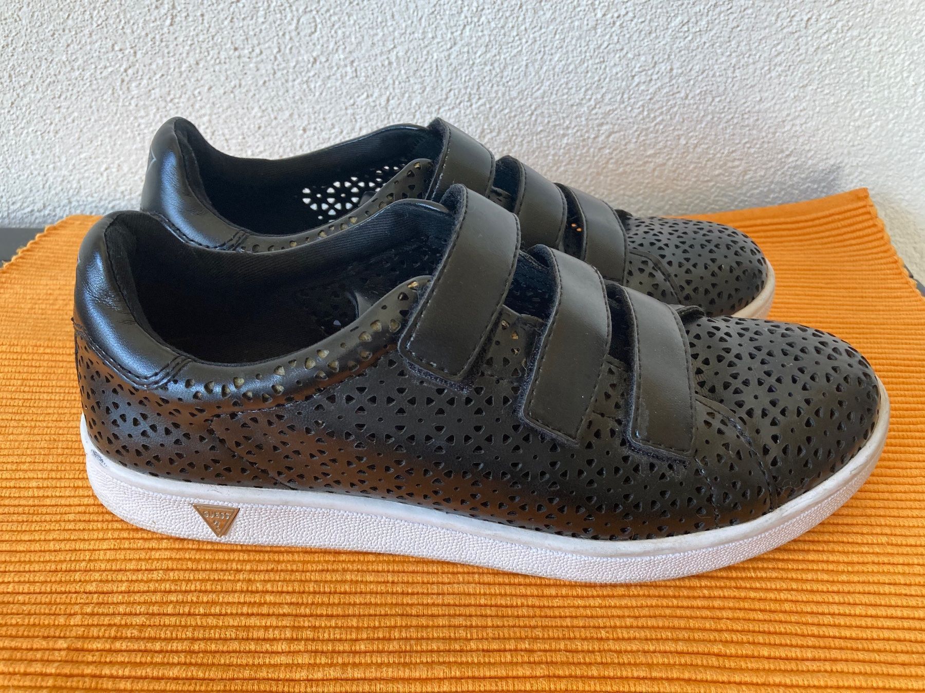 Guess Scarpe da donna: Schuhe von Guess – Usato da Bettlach venduto da Valgoy 1