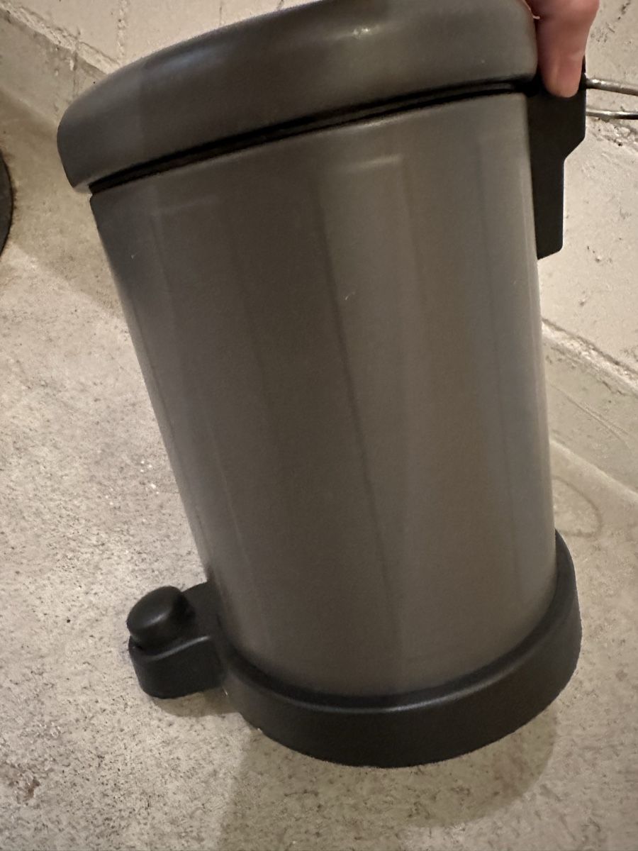 Ikea Abfalleimer: Bathroom Bin Grey Plastic Foot Pedal Ikea  – Gebraucht aus Zürich von car_68nt 2