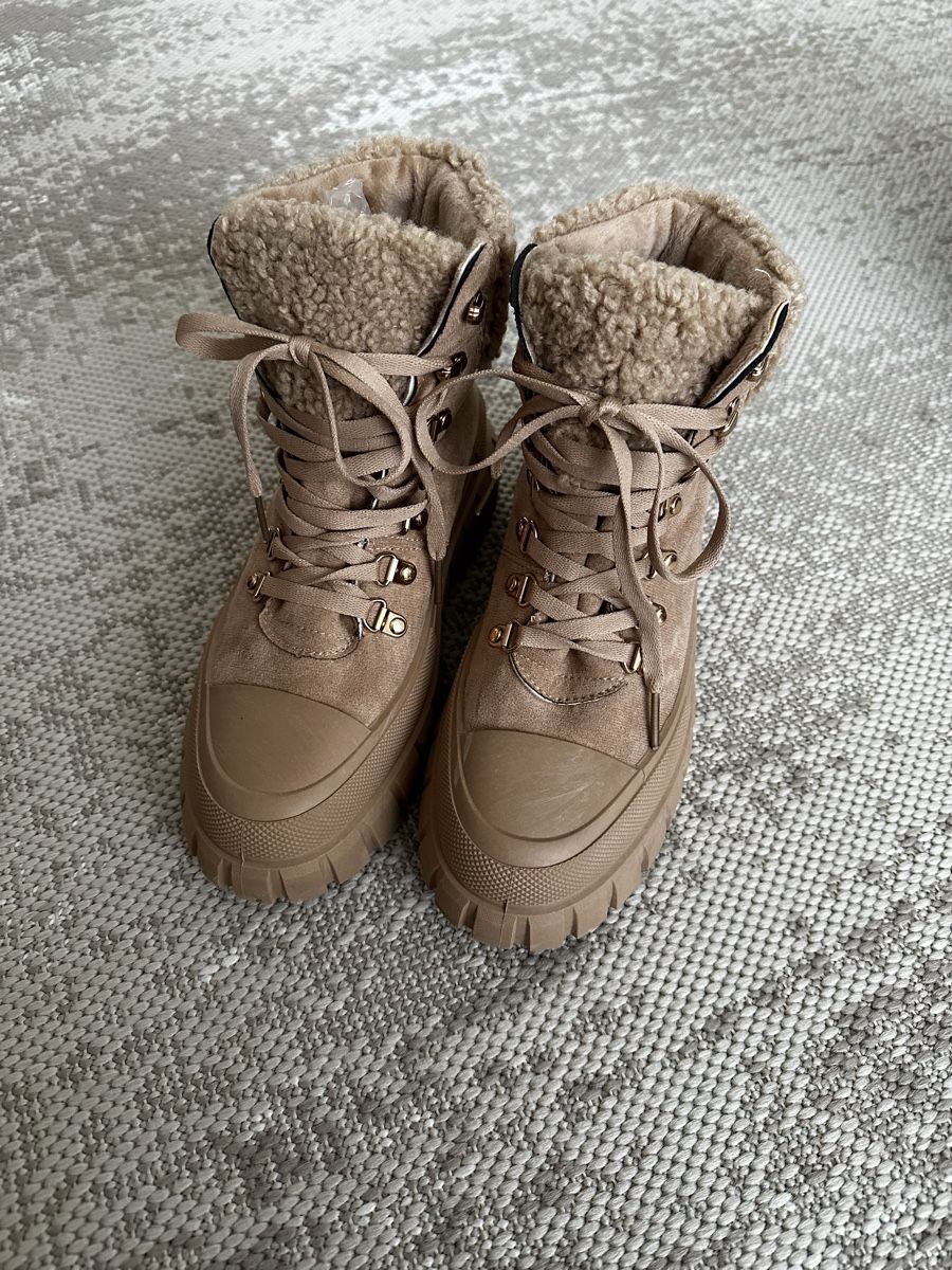 Damenschuhe: Bottes beige 37 – Gebraucht aus La Croix (Lutry) von secondhandZara