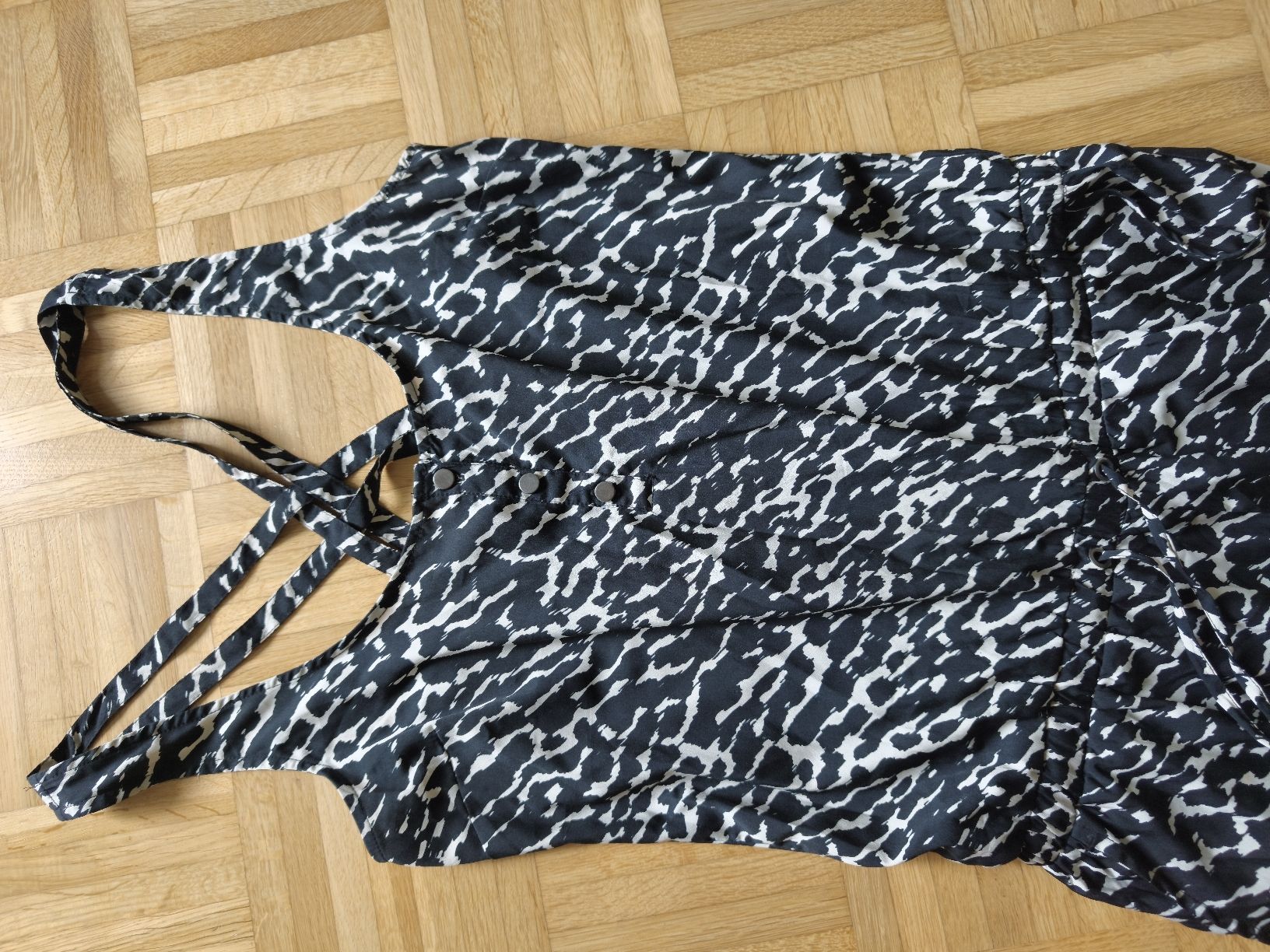 Stradivarius Tute: Overall, black &white Gr.M – Usato da Bern venduto da Tschu_Tschu 2