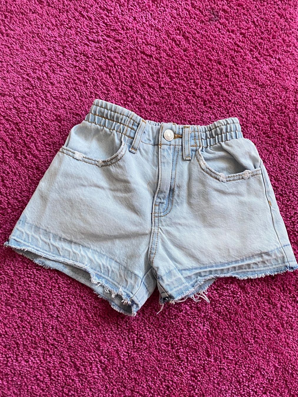 Zara Hosen: Kurze Hosen Mädchen Zara Gr. 116 – Gebraucht aus Winterthur von Baby117