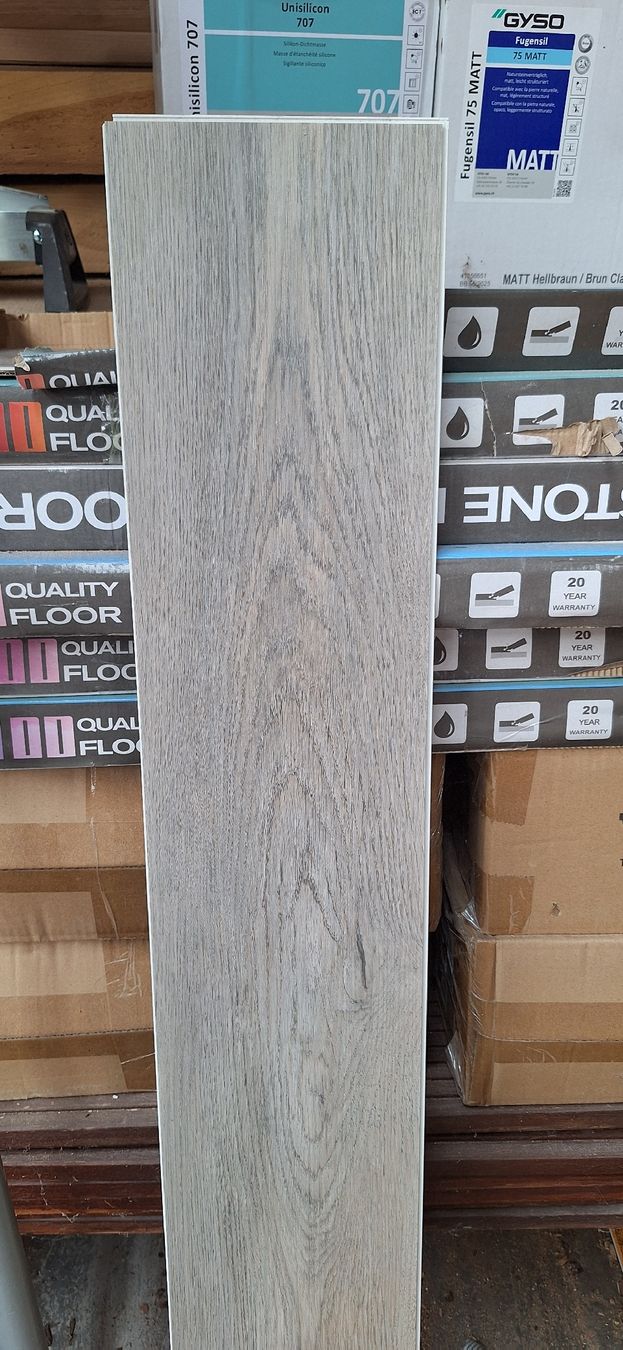 Rivestimenti per pavimenti: Click Vinyl 13.5m2 Eiche dunkel – Nuovo (secondo la descrizione) da Kloten venduto da WOODStudio