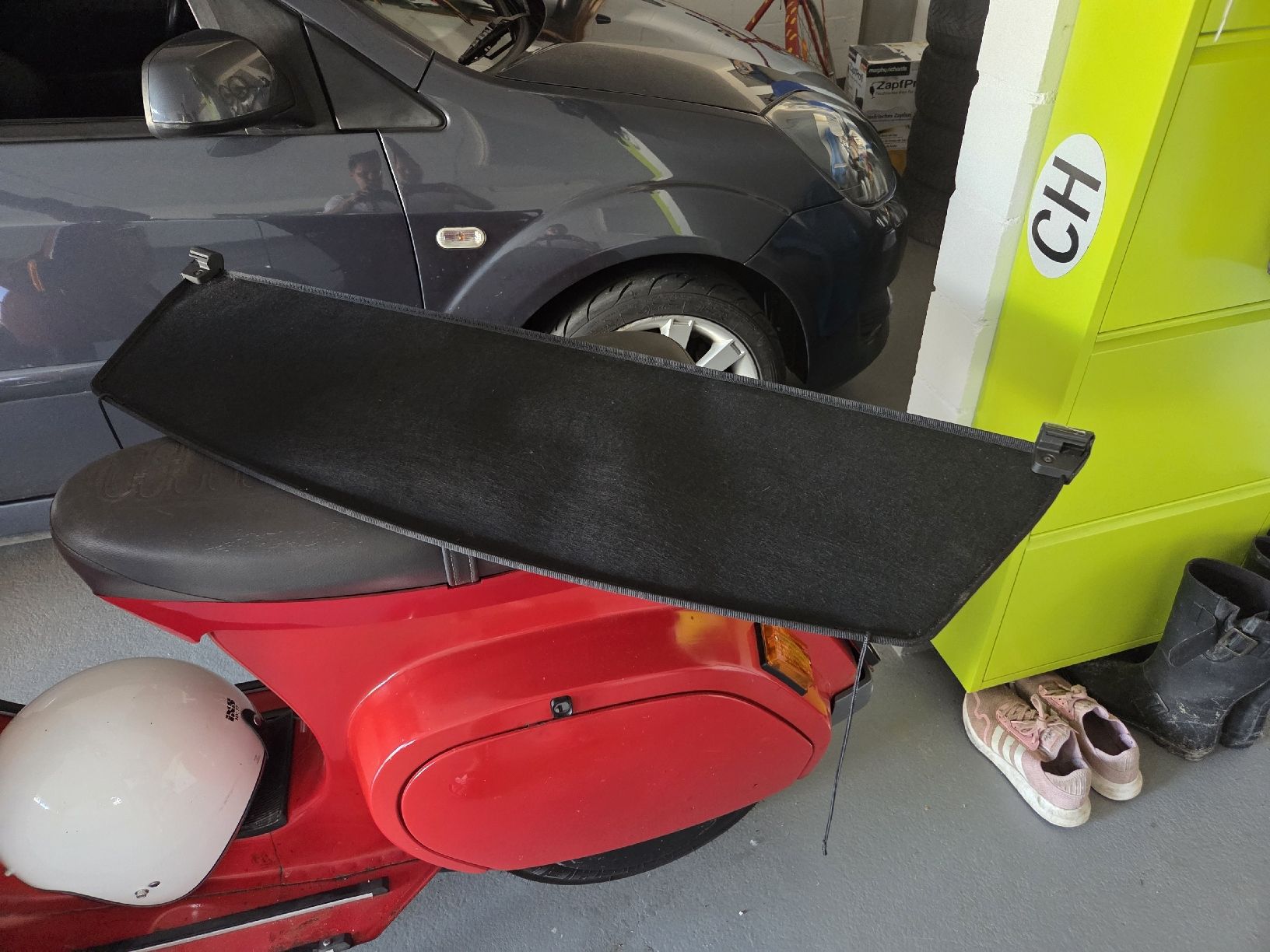 Accessori per altri veicoli: Hutablage Toyota Aygo Kofferraumabdeckung – Usato da Aeschi SO venduto da hrbrunner