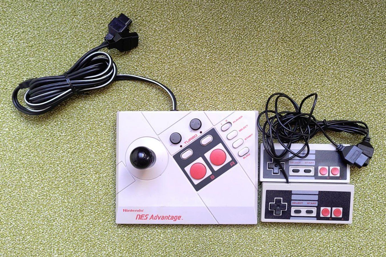 Nintendo Controller: Nintendo NES Advantage Joystick mit 2 Controllern – Gebraucht aus Birwinken von GTOrg