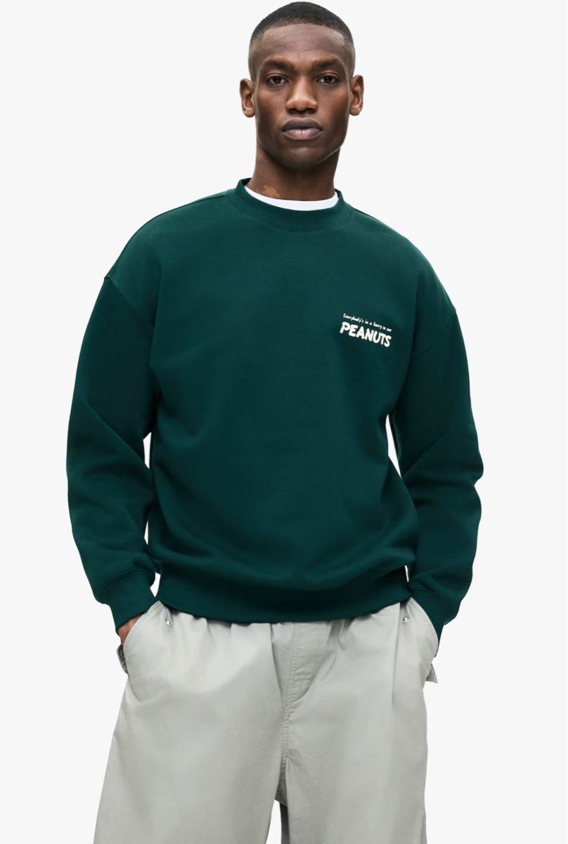 Maglioni & Felpe: BEDRUCKTES SWEATSHIRT IN OVERSIZED FIT – Nuovo e nell'imballaggio originale da Les Prés-d'Orvin venduto da Karli22