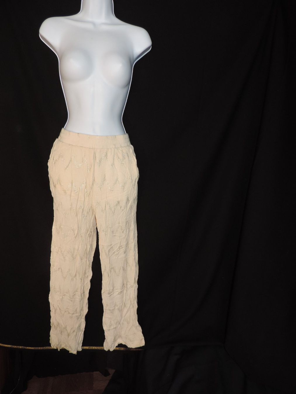 Pantaloni: pantalon souple beige doré – Usato da Genève venduto da Axelle333 1