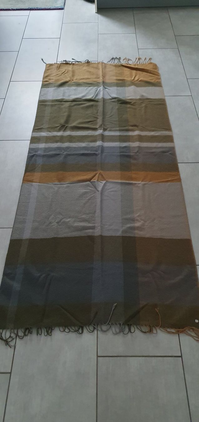 Esprit Foulard & Sciarpe: Esprit Schal, NEU – Nuovo e nell'imballaggio originale da Wallenwil venduto da Rainbow45