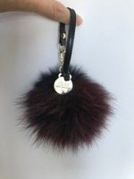 Schlüsselhalter mit Fuchspelzpompom