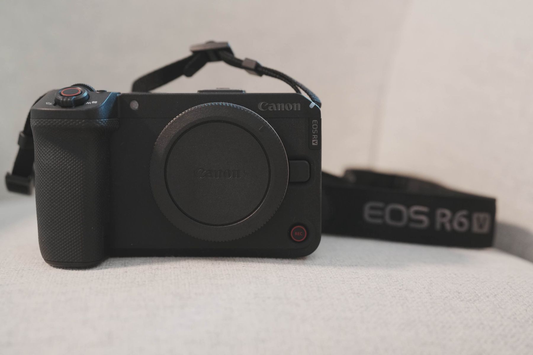 Canon Fotocamera: Canon EOS R6 V – Usato da Goldau venduto da mirror6677