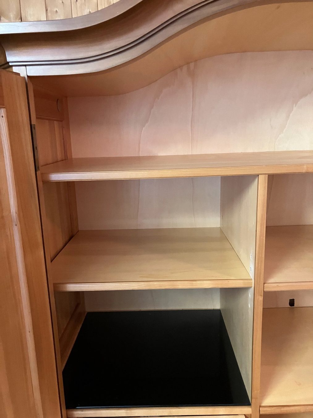 Armadi: Holzschrank massiv – Usato da Seewen SZ venduto da Rtotto 5