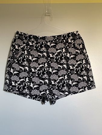 Jupe-short Zara Trafaluc à fleurs noir/blanc, taille M NEW