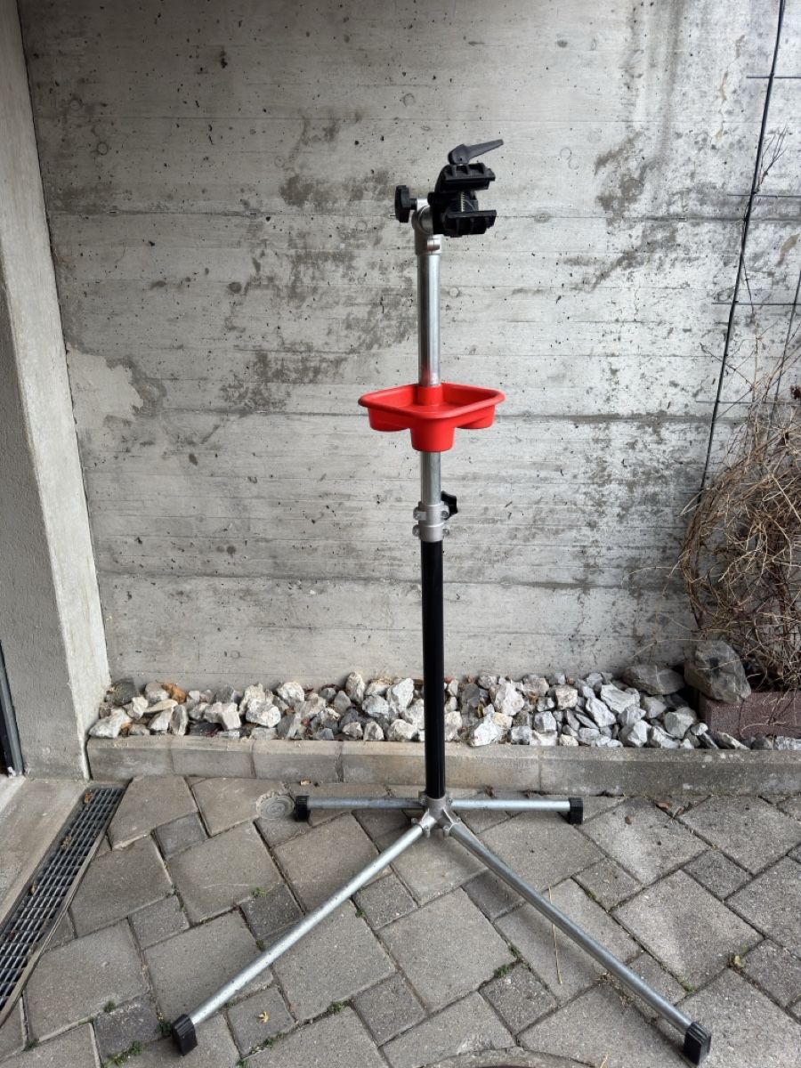 Cavalletti per biciclette: Support de réparation / entretien pour vélo – Usato da Rossens FR venduto da Birracardinal