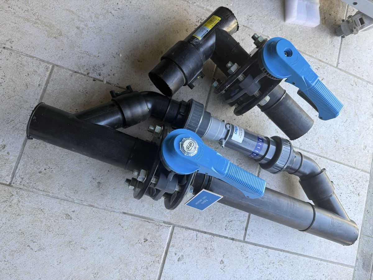 Piscines: Pool Schwimmbad, Profi Ventil – D'occasion à Nebikon par Electrovoice10