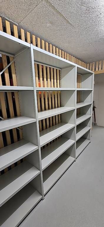 Scaffali: Schwerlastregal Preis pro Meter – Usato da Gontenschwil venduto da bohi44 1