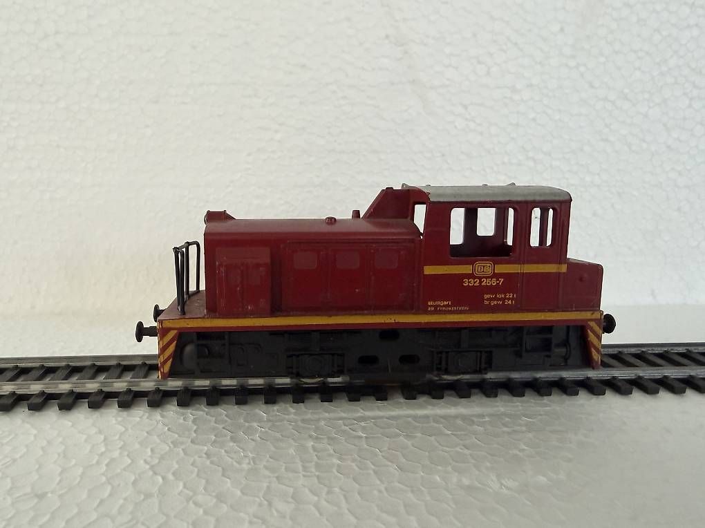 Lima Modellini di ferrovie: DB Rangierlok 332 256-7 H0 – Usato da Muri AG venduto da cag733 1