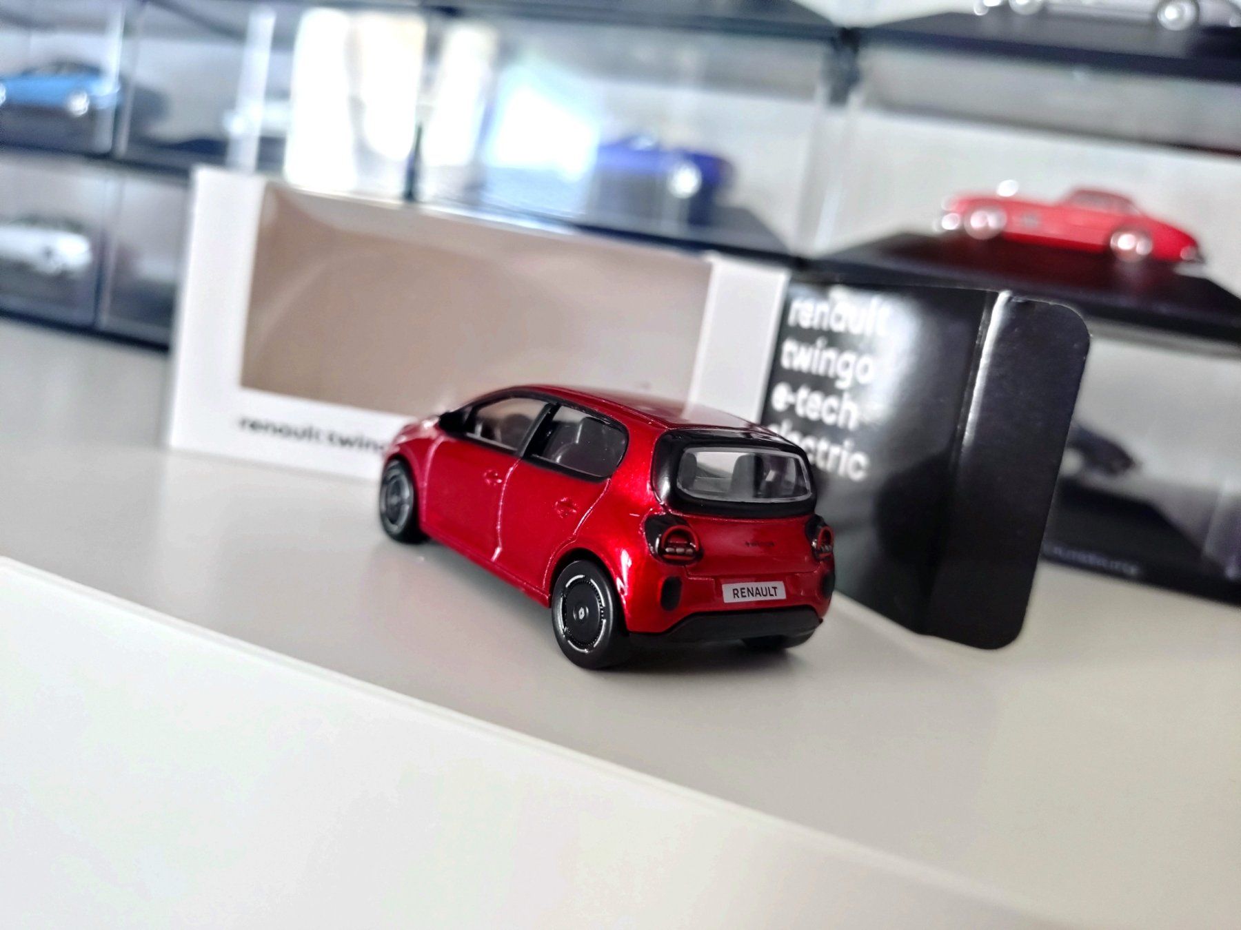 Norev Modellautos: RENAULT TWINGO E-TECH - Modell Norev 1:64 – Neu und originalverpackt aus Viganello von CARLiteratur 2