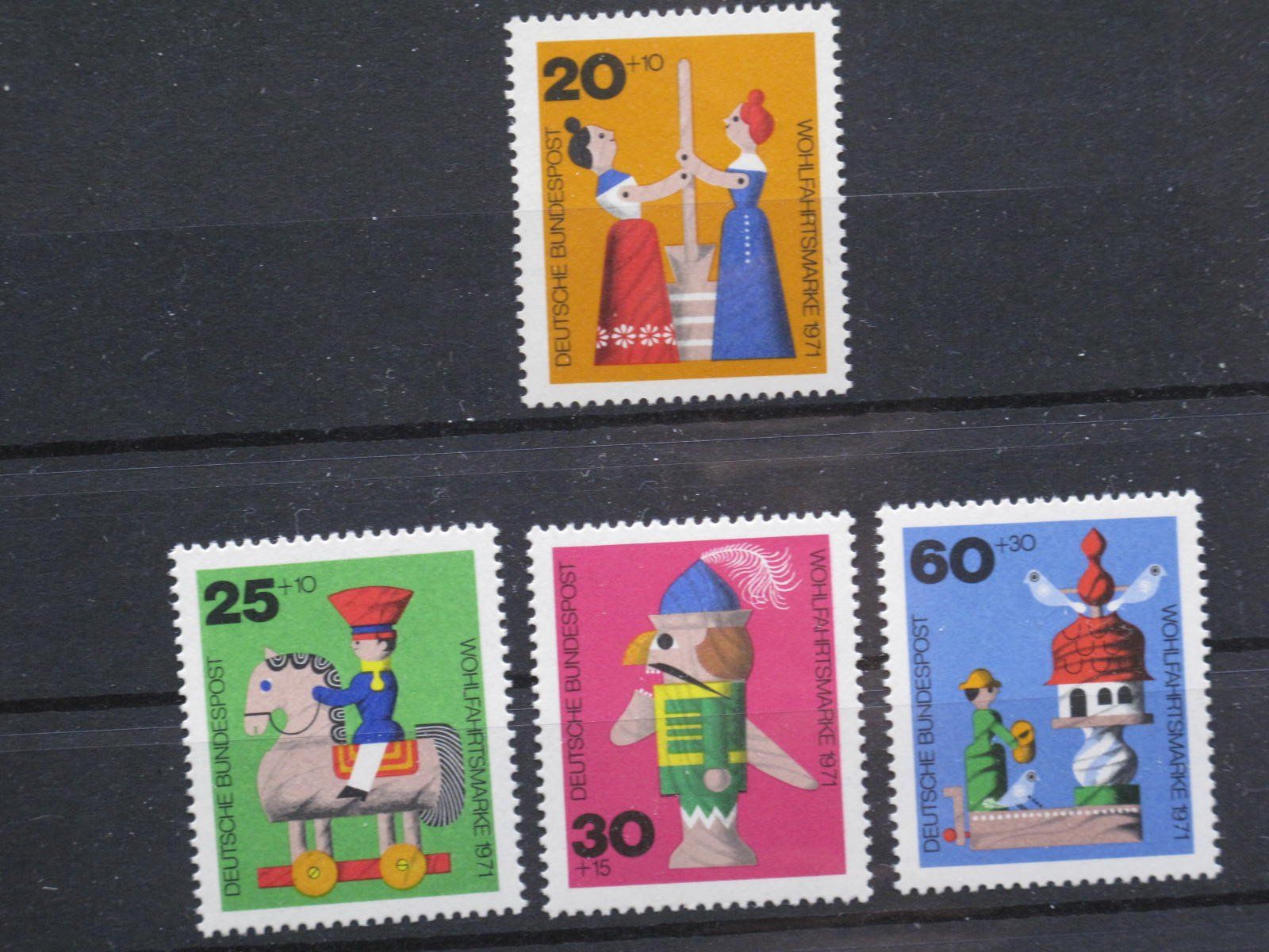 Tutti i francobolli: BRD 1971 Holzspielzeug ** – Usato da Wil SG venduto da fva01