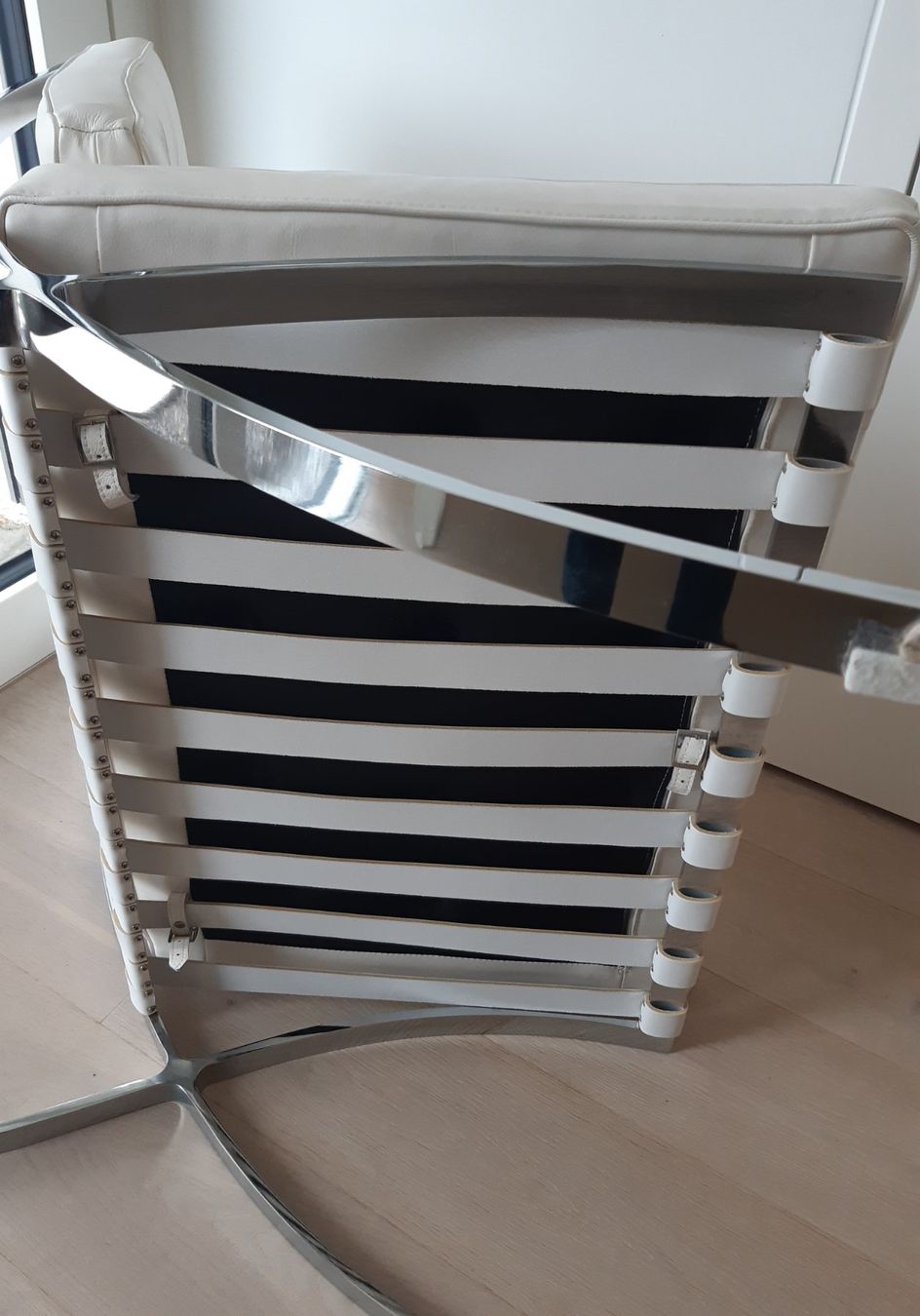 Sessel: Barcelona Chair Replica weiss (ecru) – Gebraucht aus Herrliberg von Air16 7