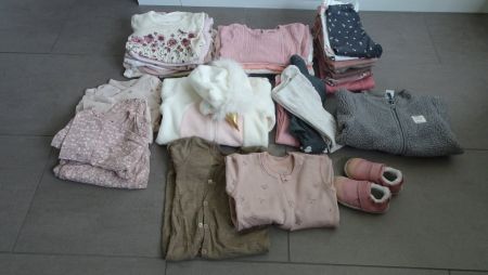 Grosses 30-teiliges Mädchenkleiderpaket Grösse 74 (1)