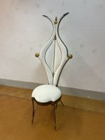 Design Stuhl weiss Metall Messing hohe Rückenlehne