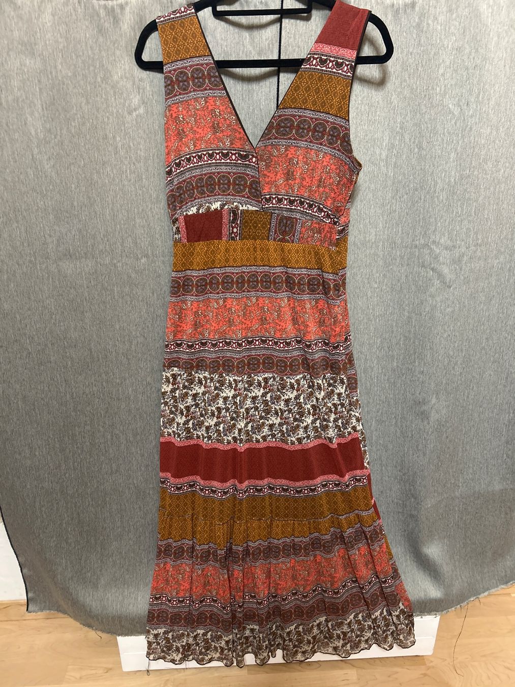C&A Kleider: Damenkleid mit Muster M – Gebraucht aus Schwyz von Maerzetuepfli