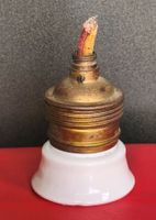 Alte Lampenfassung aus Porzellan und Messing