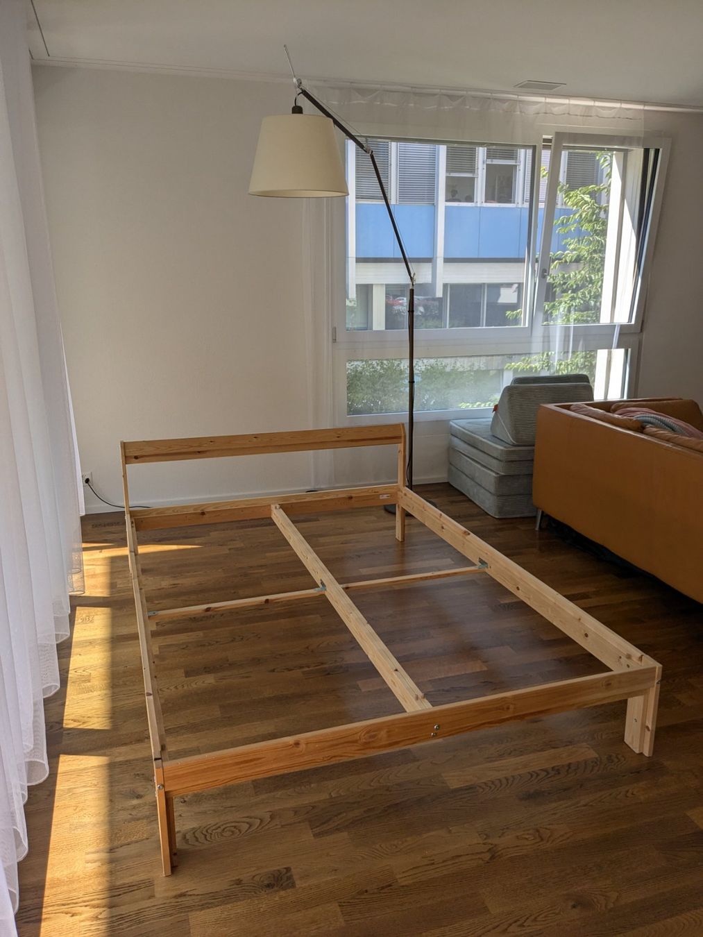 Holz Bett NEIDEN mit Federhölzer , 140x200 cm, IKEA (Gebraucht) in Zürich für CHF 49 – nur Abholung auf Ricardo kaufen