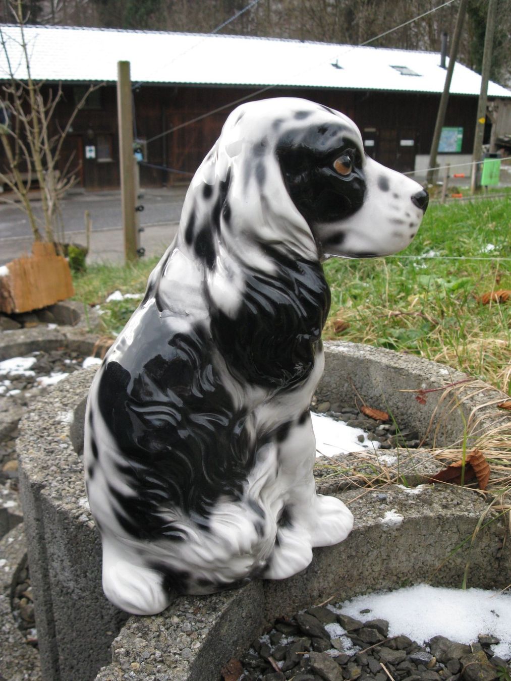 Skulpturen & Statuen: Treu wartender Keramikbeegel – Gebraucht aus Altstätten von antikundart 3