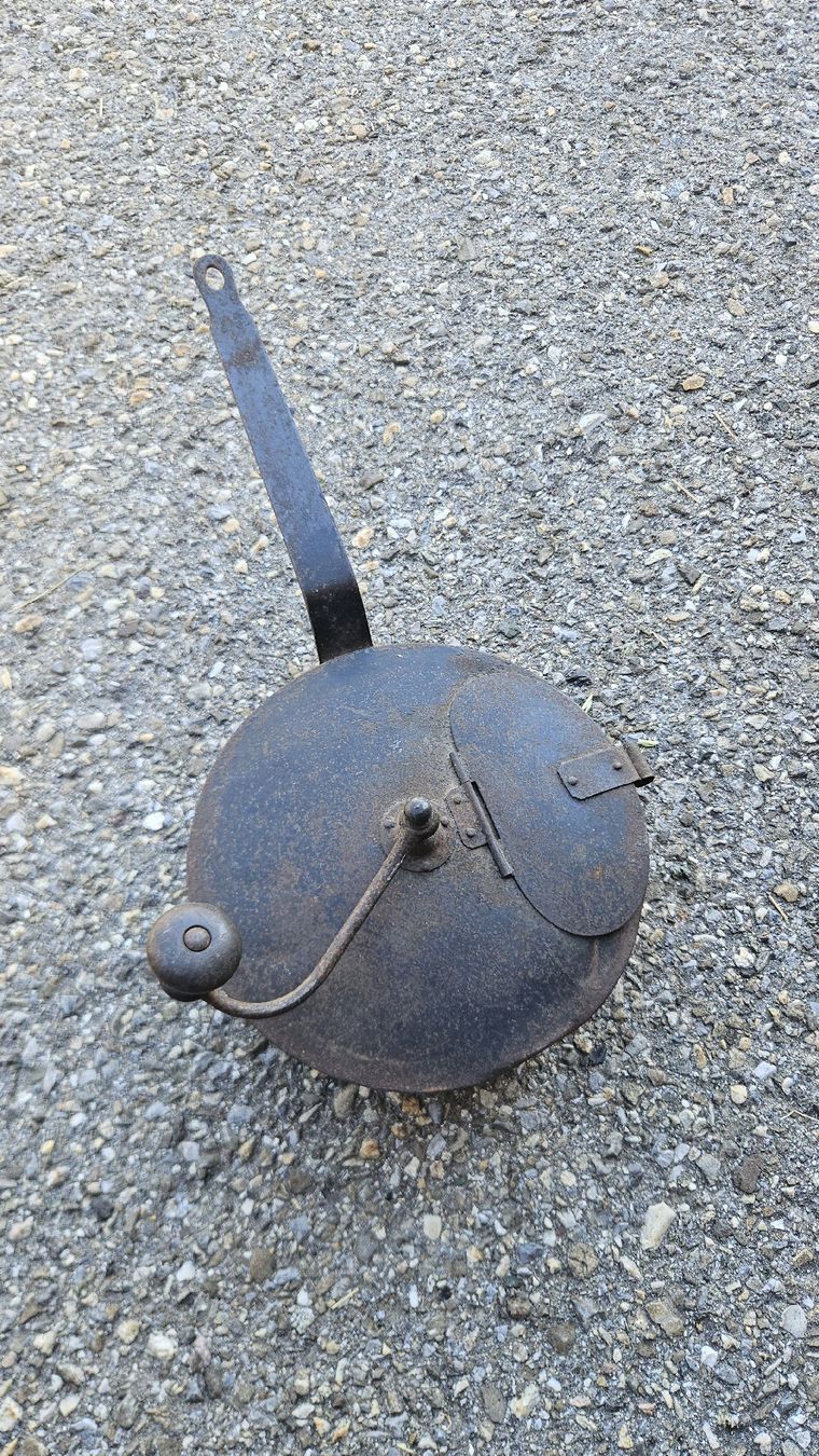 Pfannen: Poêle à châtaignes ancienne. poignée fer  – Gebraucht aus La Chaux-de-Fonds von exup-51