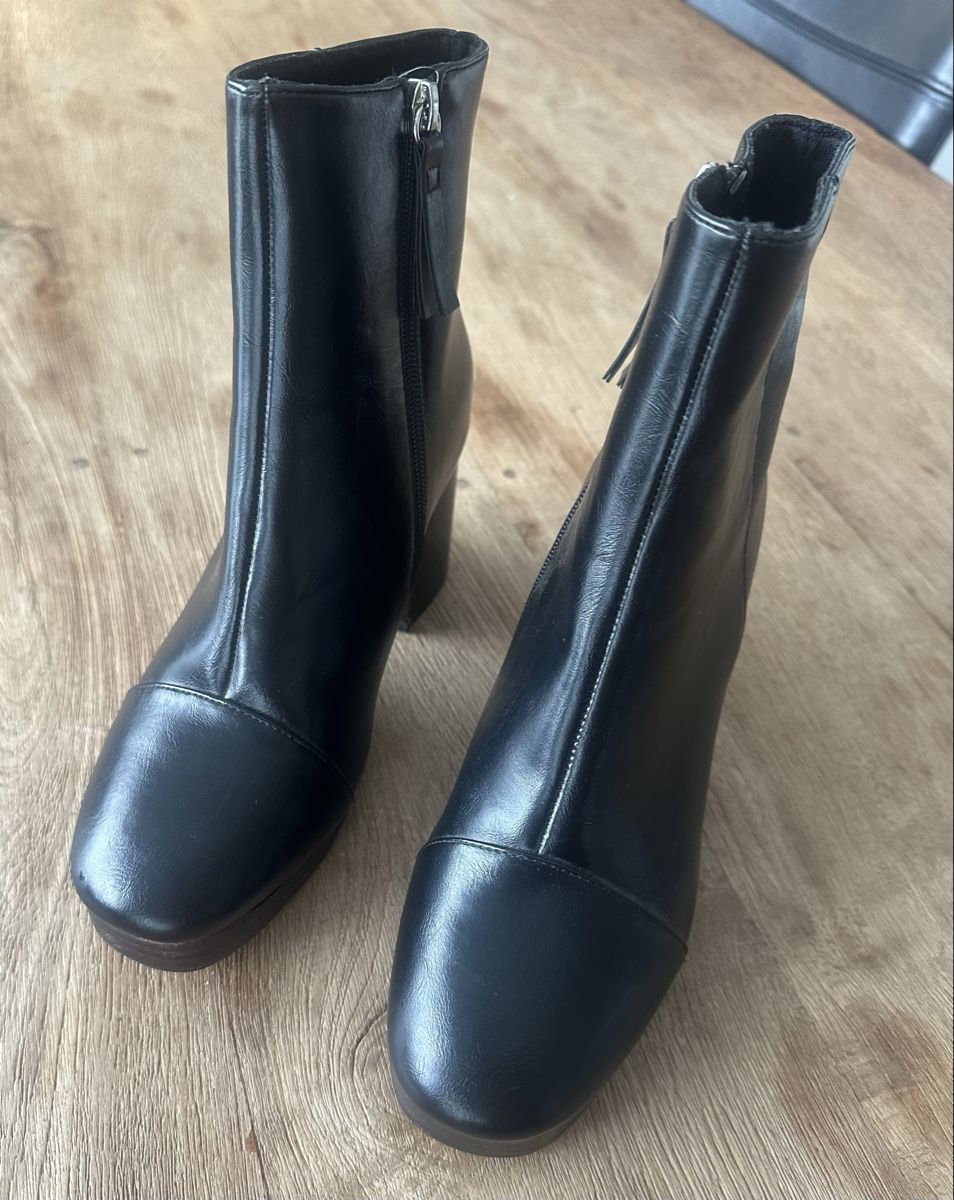 Asos Scarpe da donna: Schwarze Leder-Boots mit Absatz Gr. 37 – Usato da Dänikon ZH venduto da AnniBee 1