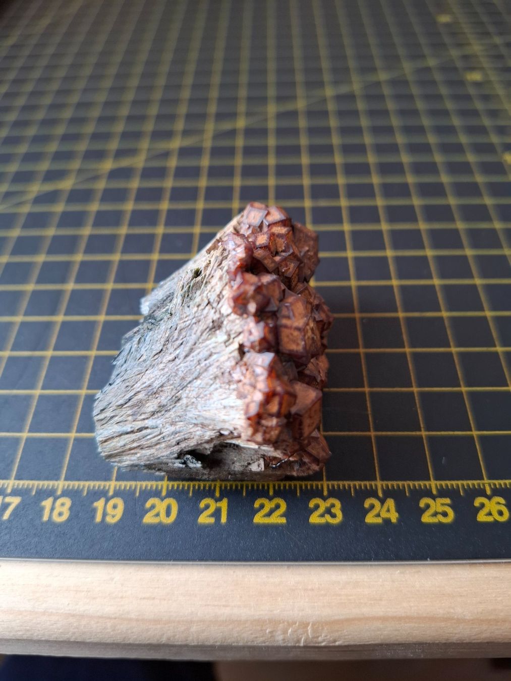 Minerali & Pietre curative: Andradit Granat ein Mineral – Usato da Zwieselberg venduto da Halifaxmendusli 2