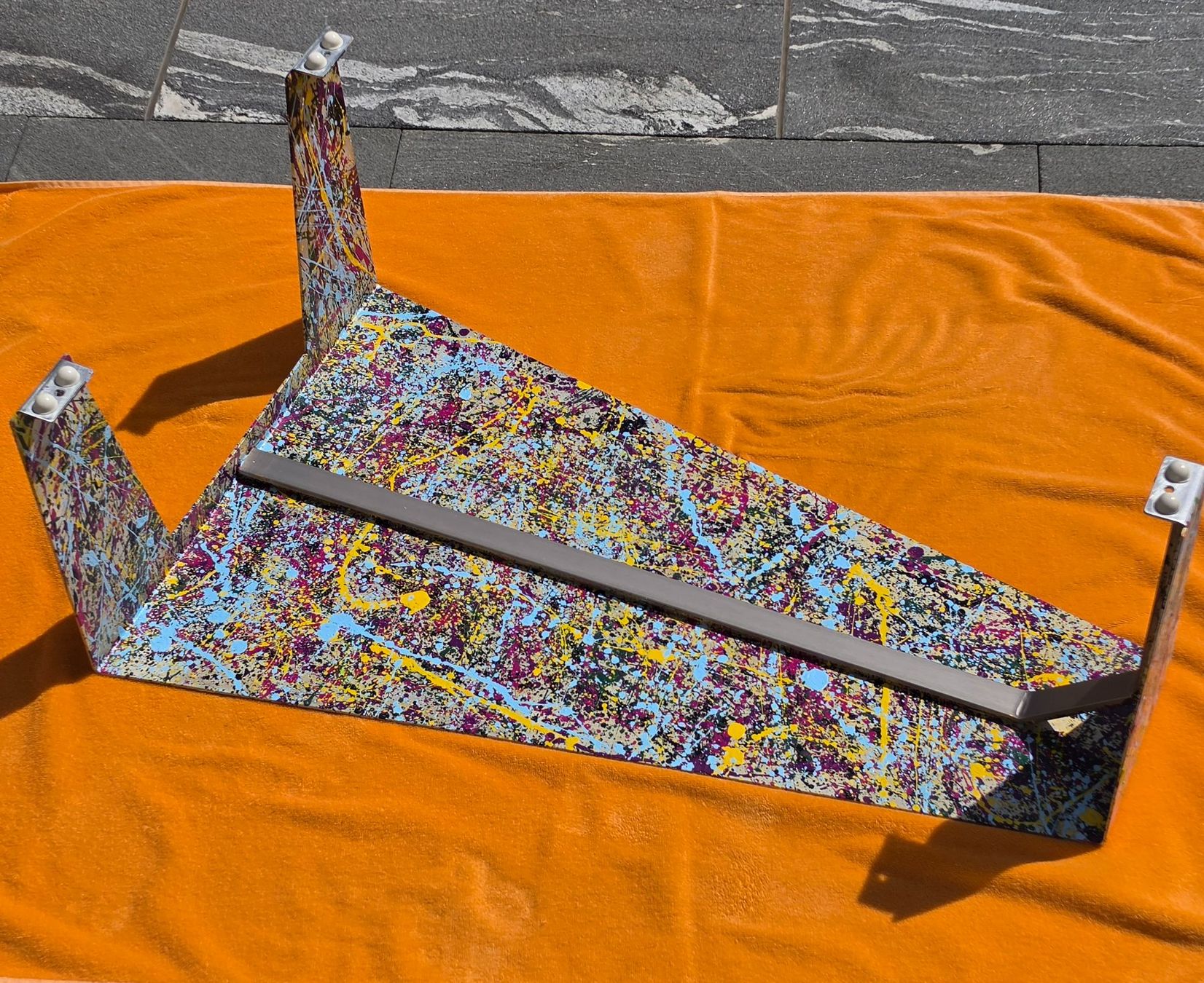 Tavoli: Art-Beistelltischchen in Trapezform – Nuovo e nell'imballaggio originale da Obergerlafingen venduto da dede-SO 4