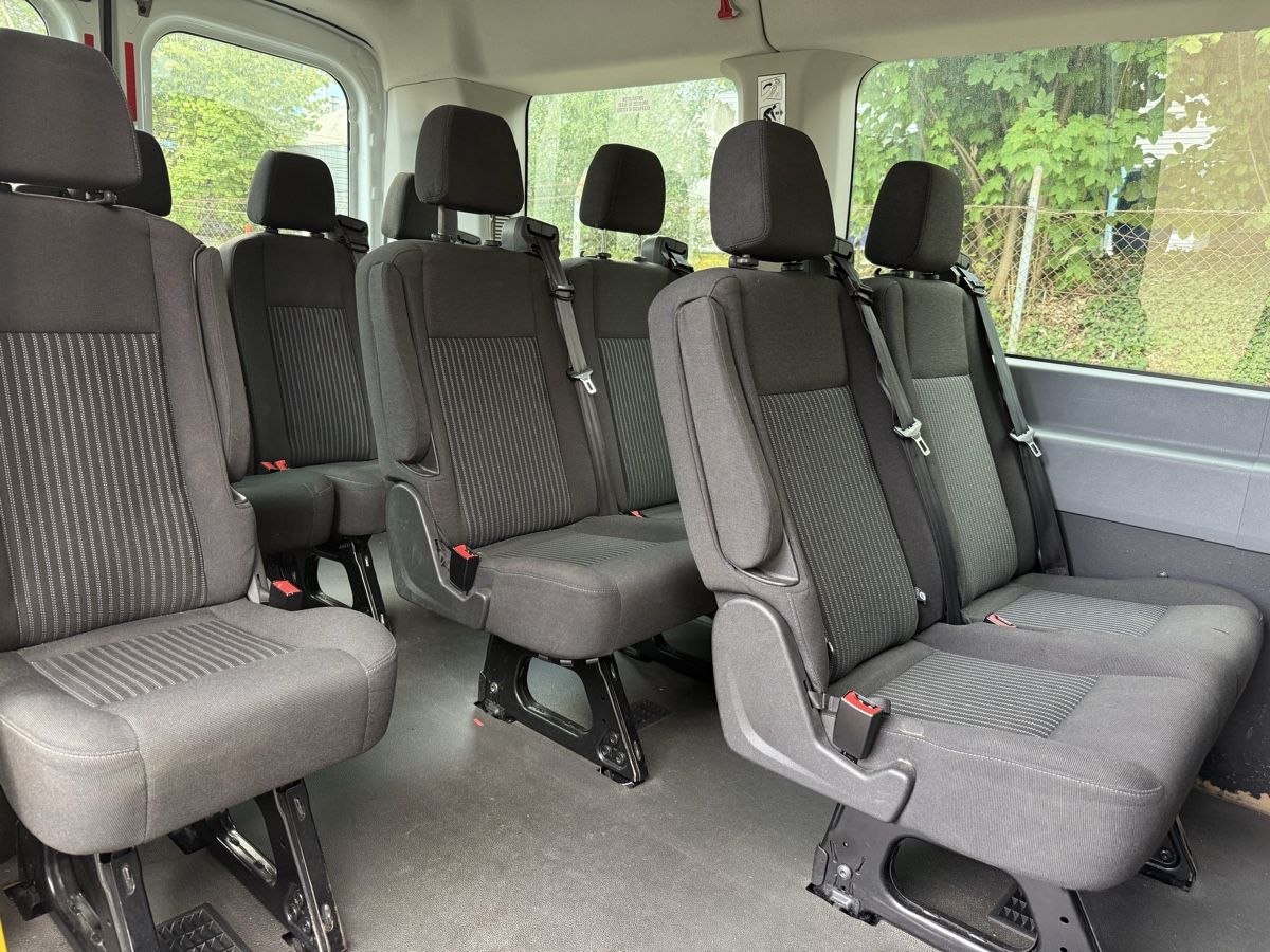 Ford Veicoli commerciali: Ford Transit mit 12 Sitzplätzen – Usato da Dietlikon venduto da Maximum0123 6