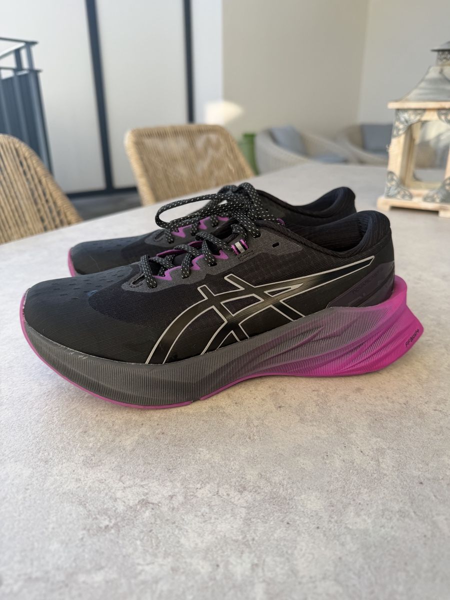 Asics Scarpe da donna: Asics Novablast 3 – Nuovo (secondo la descrizione) da Wohlen AG venduto da Maloukoch 1