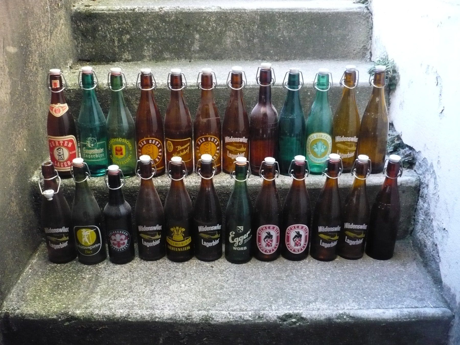 Bicchieri, Caraffe & Bottiglie: Salmen Bierkiste mit Einbrandflaschen – Usato da Biberist venduto da Urmel 5