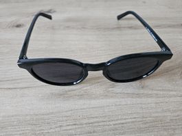 Lunettes de soleil noires, look rétro - comme neuves !