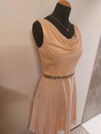 Elegantes Sommerkleid, apricotfarben, Grösse 36, Top Zust...